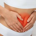 Chica con dolor menstrual