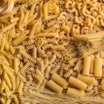 Collage de distintas formas de pasta seca