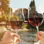 Copas de vino chocando