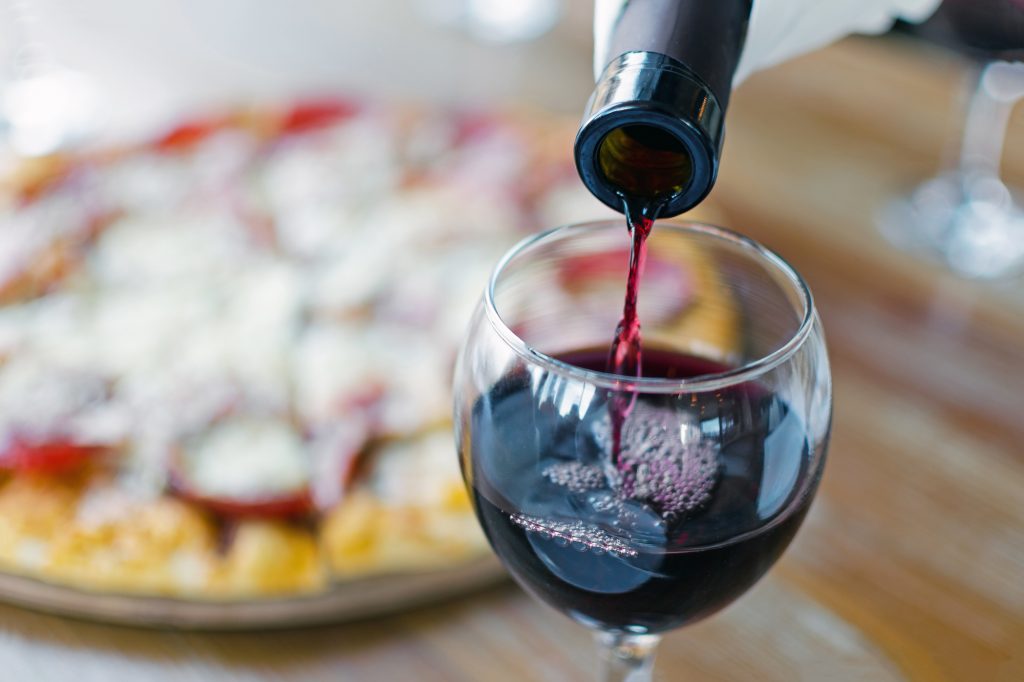 ¿Cómo combinar pizza y vino?