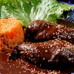 mole poblano con arroz
