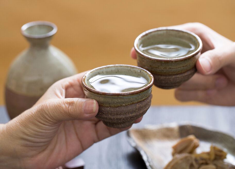 Cómo servir el sake